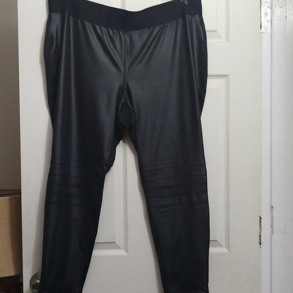 Lane Bryant livi active Faux leather Moto leggings size 26/28